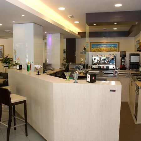 Hotel Ambra Чезенатико Экстерьер фото