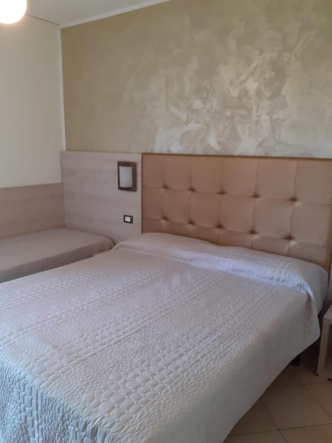 Hotel Ambra Чезенатико Экстерьер фото