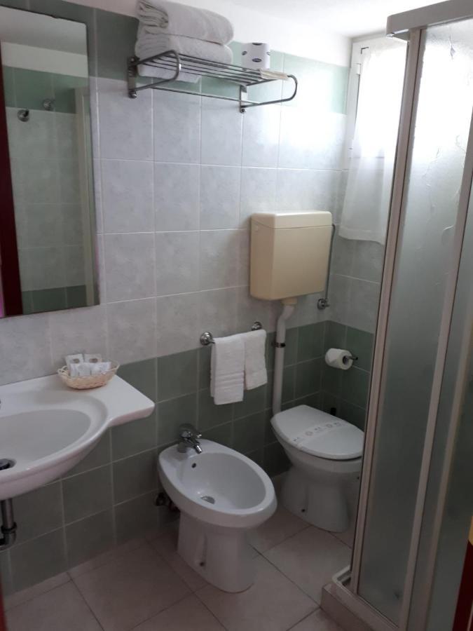 Hotel Ambra Чезенатико Экстерьер фото