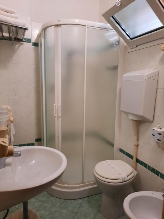 Hotel Ambra Чезенатико Экстерьер фото