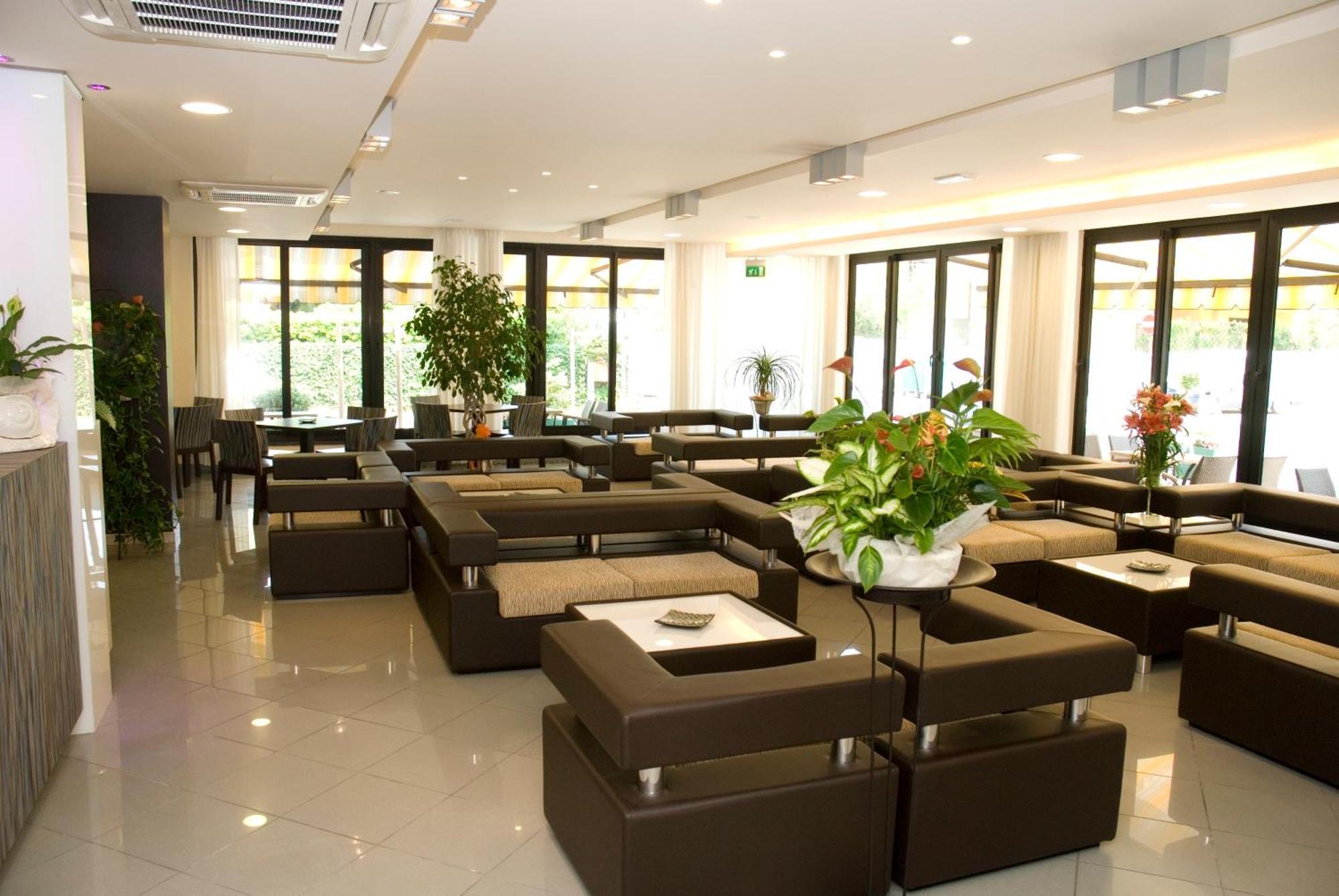 Hotel Ambra Чезенатико Экстерьер фото