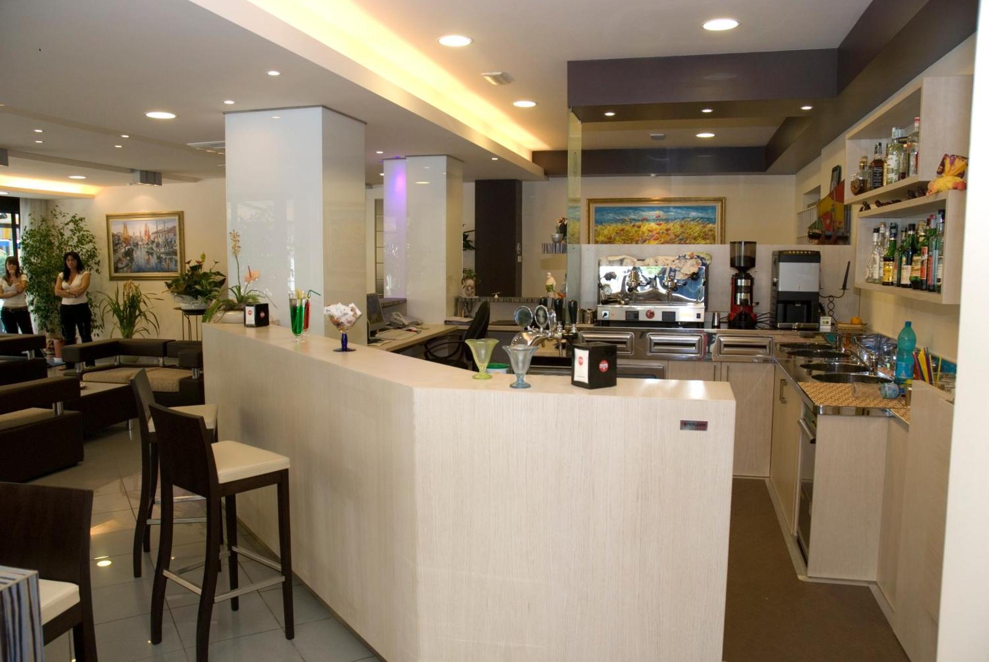 Hotel Ambra Чезенатико Экстерьер фото