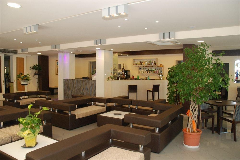 Hotel Ambra Чезенатико Экстерьер фото