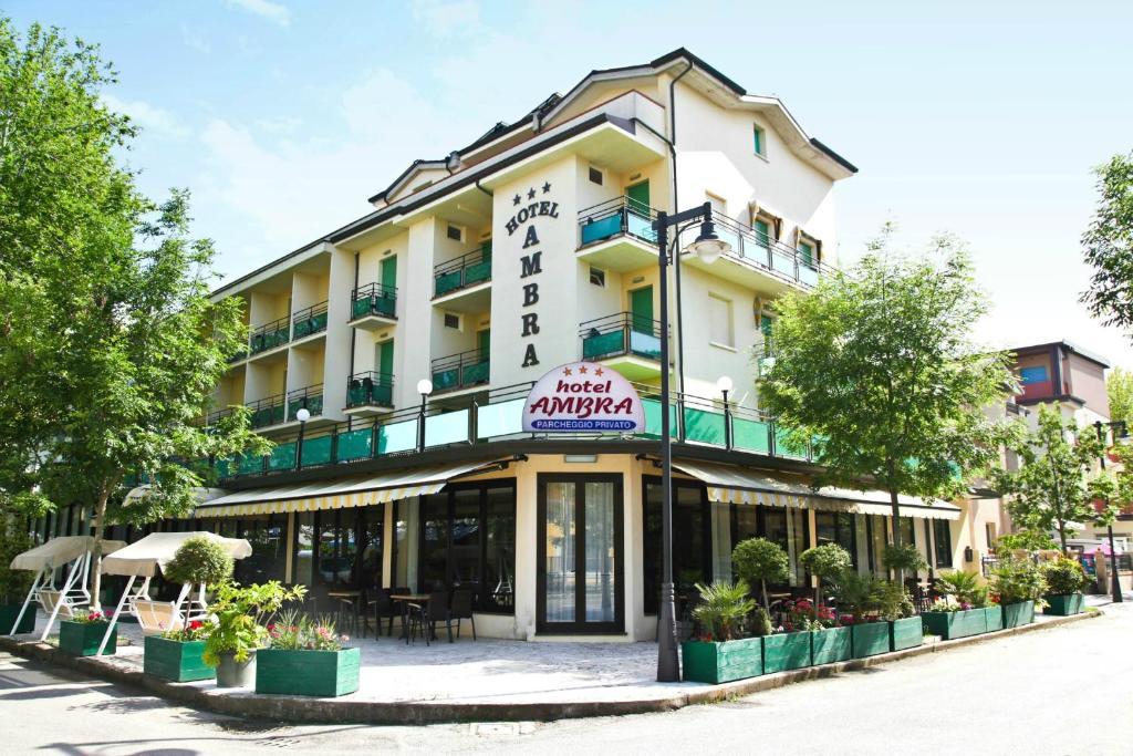 Hotel Ambra Чезенатико Экстерьер фото