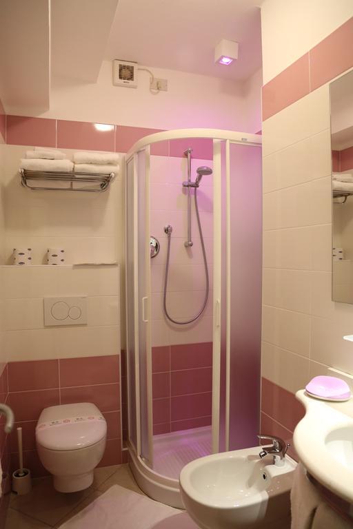 Hotel Ambra Чезенатико Номер фото