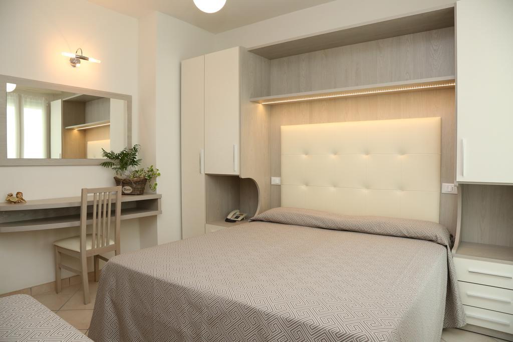 Hotel Ambra Чезенатико Экстерьер фото