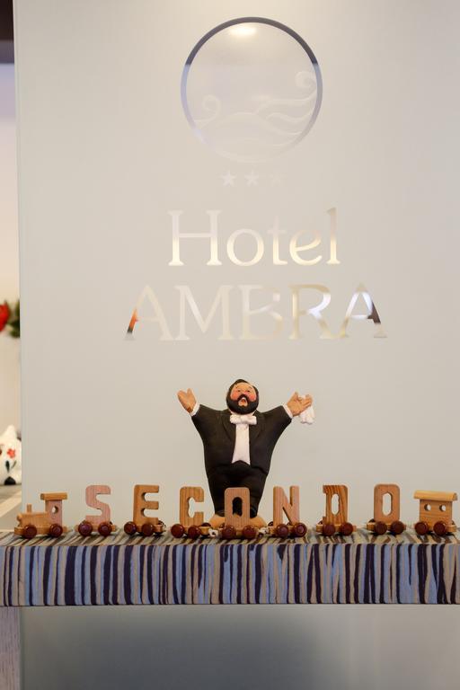 Hotel Ambra Чезенатико Экстерьер фото