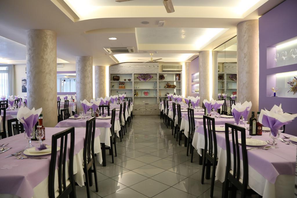 Hotel Ambra Чезенатико Экстерьер фото