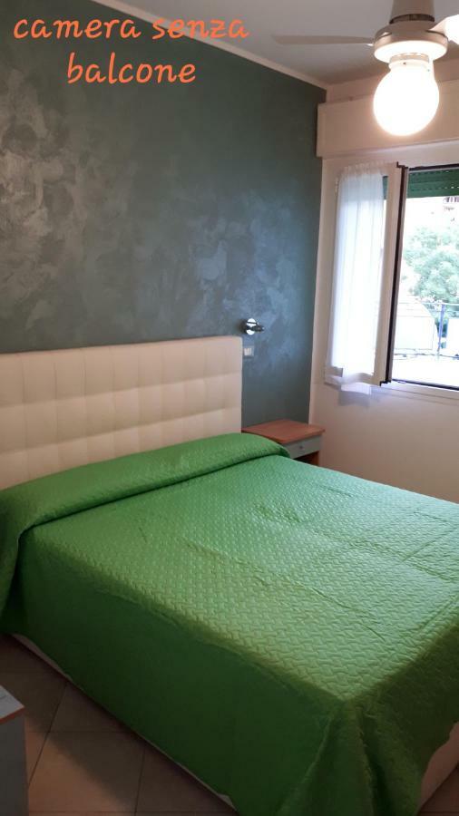 Hotel Ambra Чезенатико Экстерьер фото