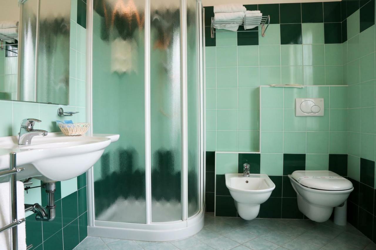 Hotel Ambra Чезенатико Экстерьер фото